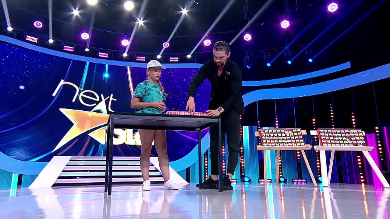 Alexia Fierbințeanu Călinescu face spectacol cu peste 100 de cuburi Rubik, în Marea Finală "Next Star"
