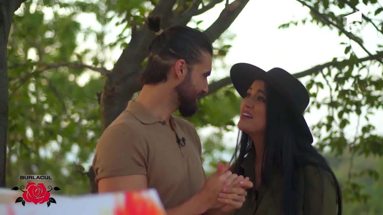 Întâlnire romantică între Simona și Burlacul! Pictura îi apropie din ce în ce mai mult